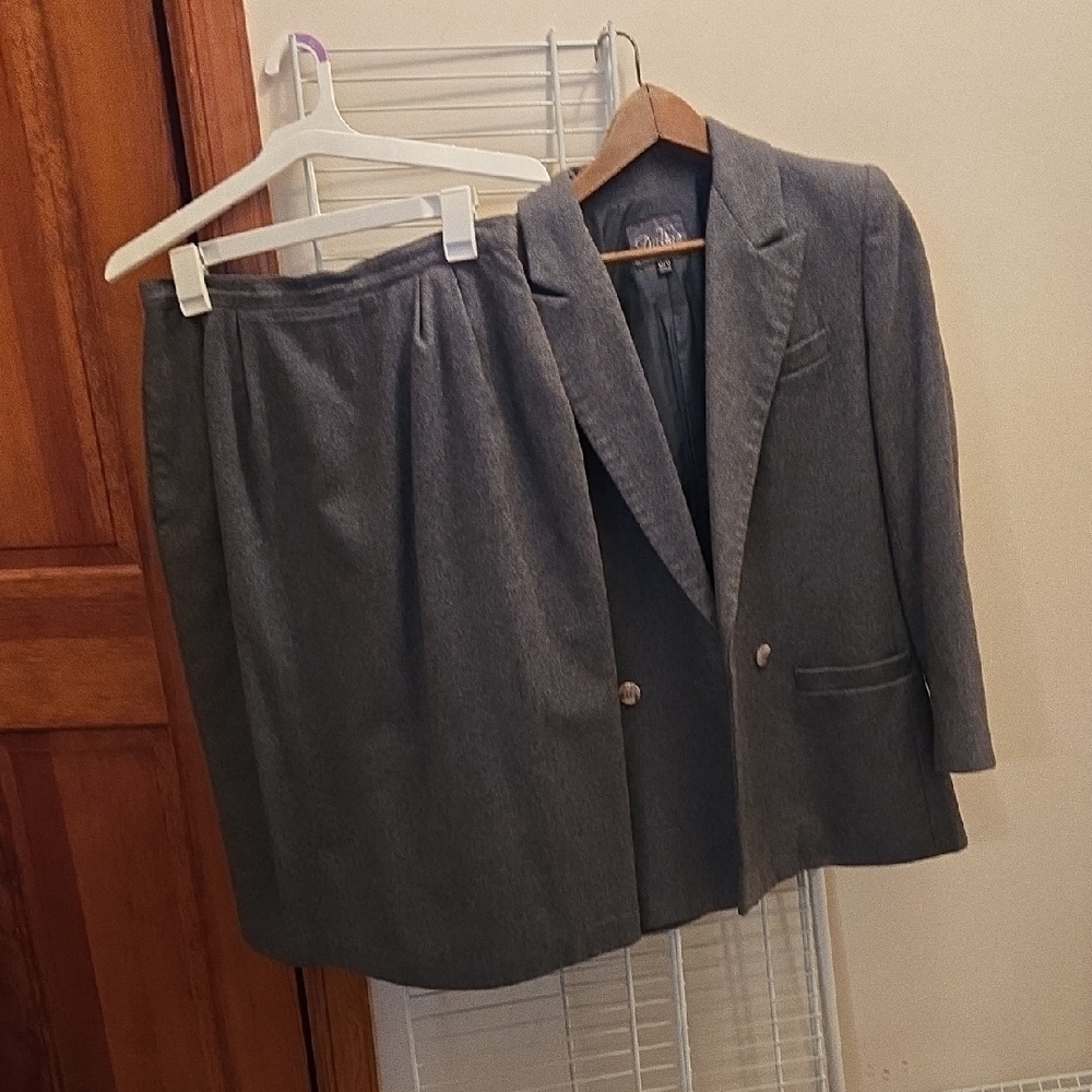 Dallas 2-Piece Jacket/Skirt Vintage Gray Suit